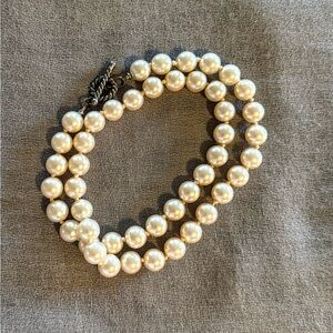 Elegant Faux Pearl Necklace